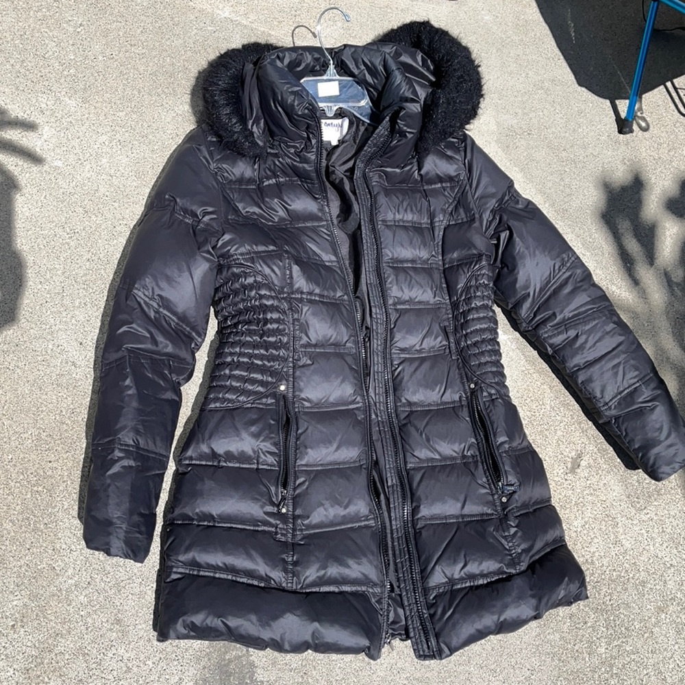 Thigh-length puff jacket w hood